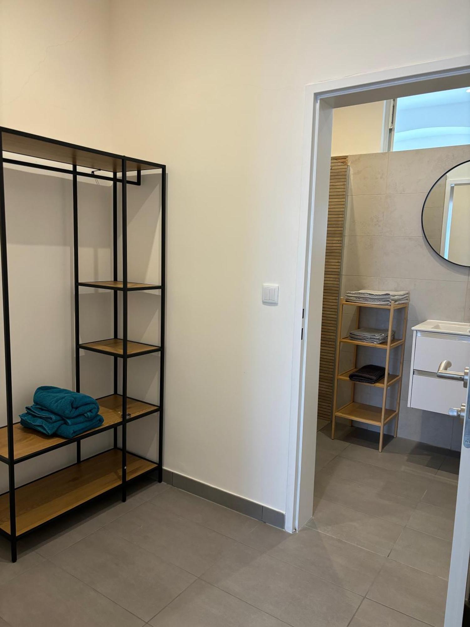Traumhafte Wohnung Fuer 3, Grosszuegig, Walk In Dusche Viena Exterior foto